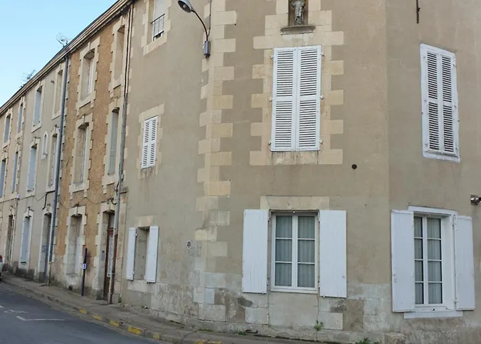 Studio Simplicien *Cosy* Plein Centre Ville De Poitiers *Tv* Wifi *Cafe*